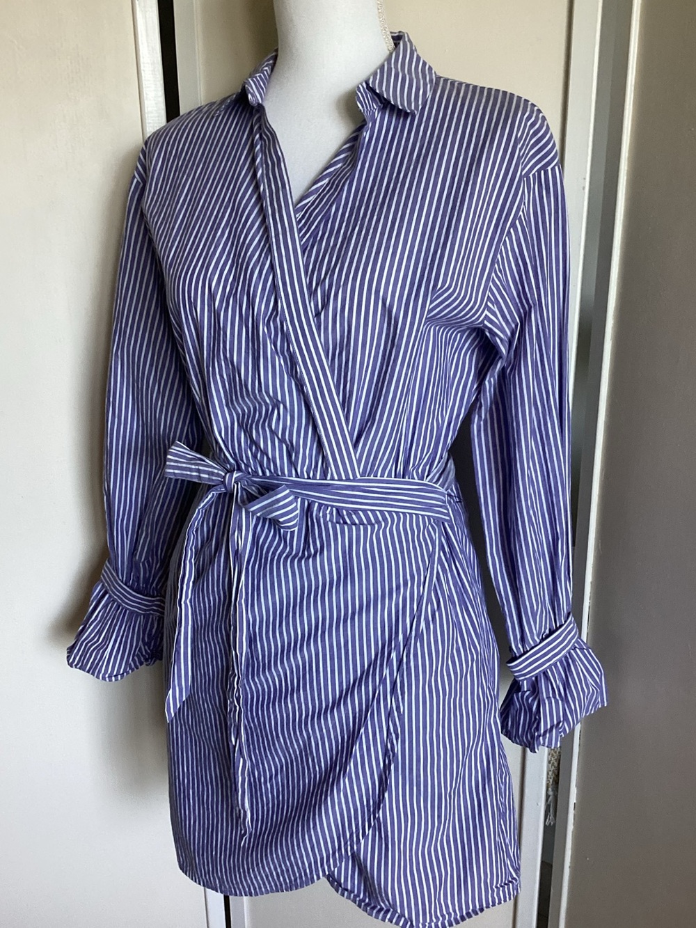 Express Shirt Dress Sz XS Striped Wrap Dress EUC tie front blue white cotton